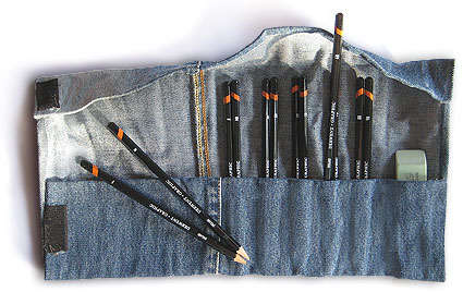 Make your own pencil roll from jeans